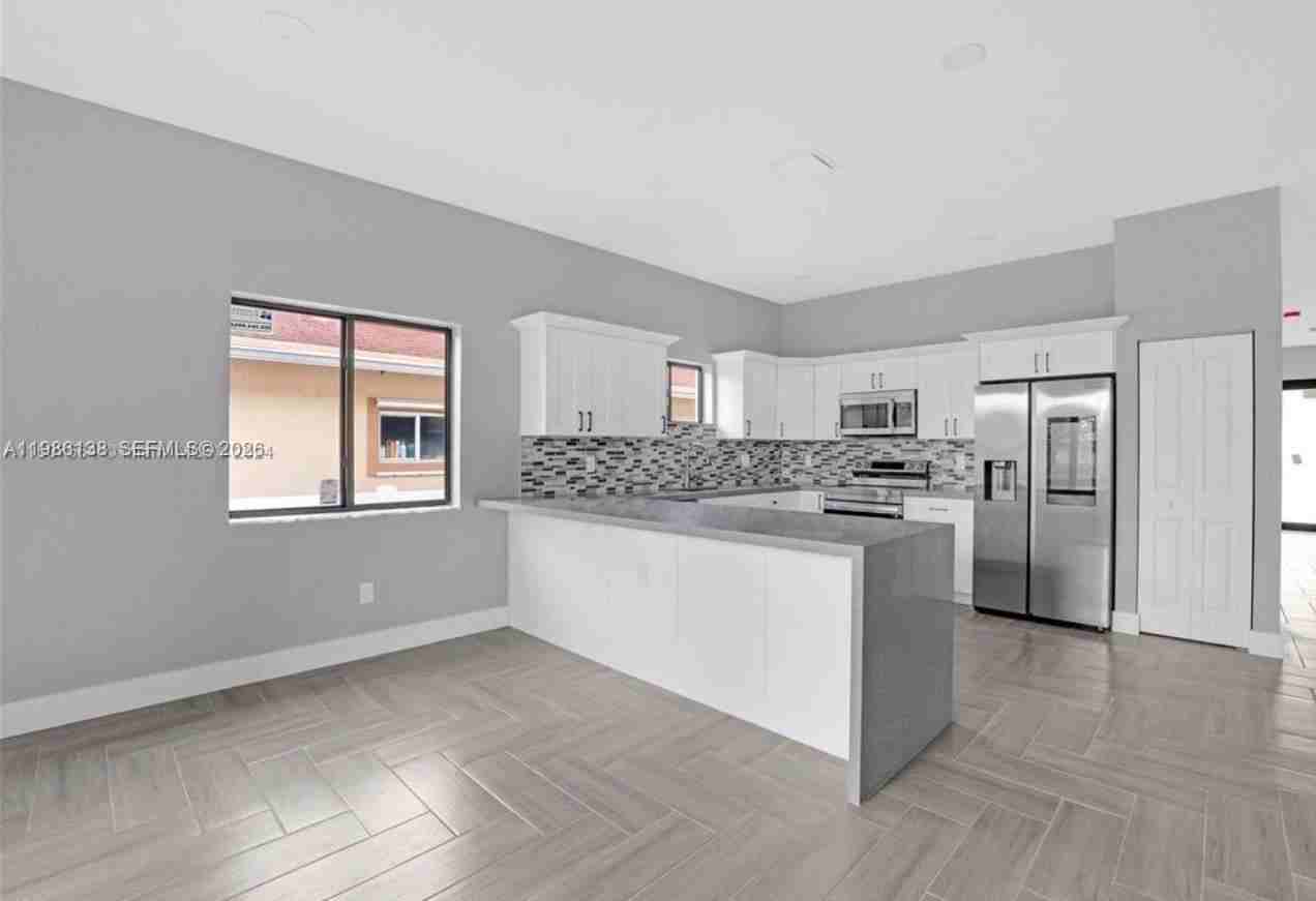 2210 Farragut St - Photo 2 of 14