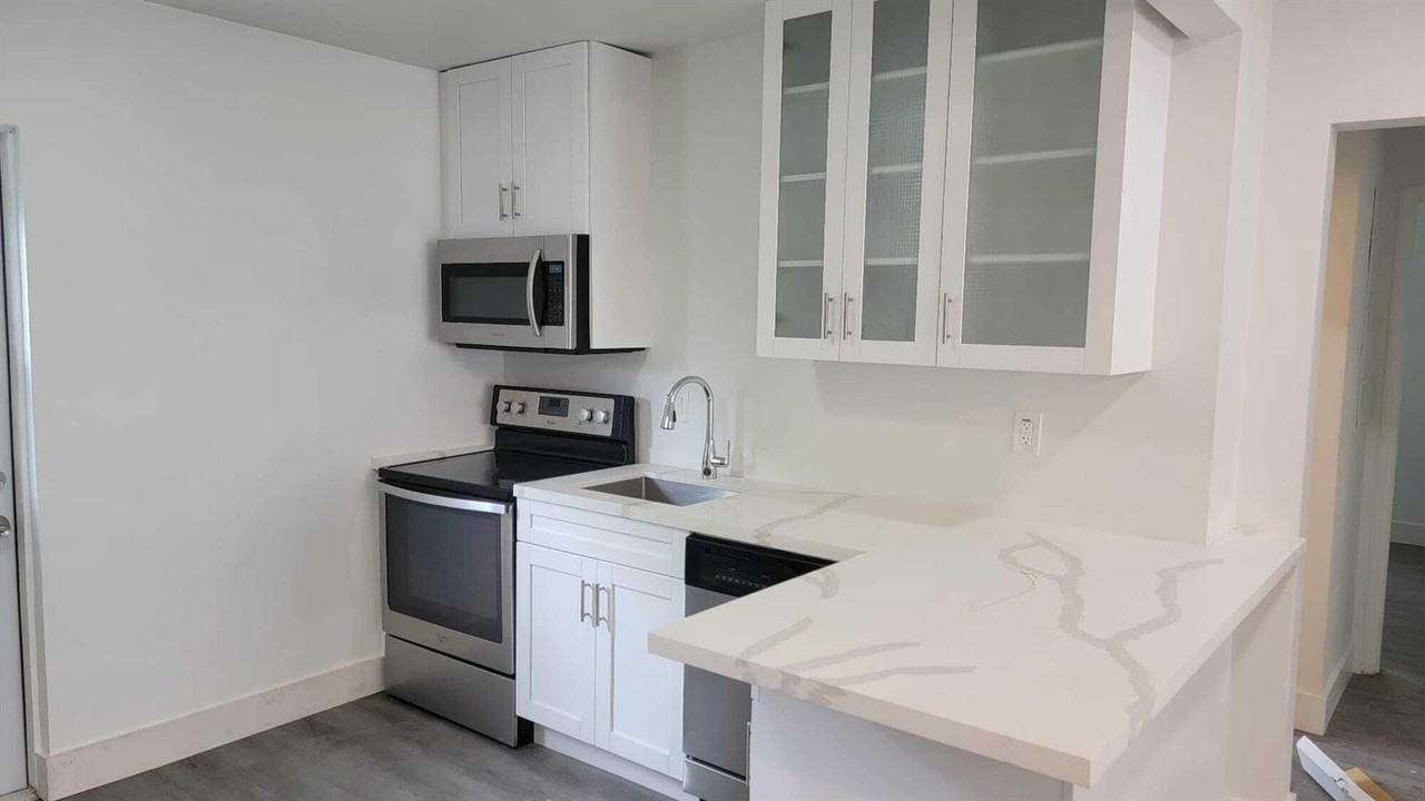 1845 Sherman St - Photo 4 of 7