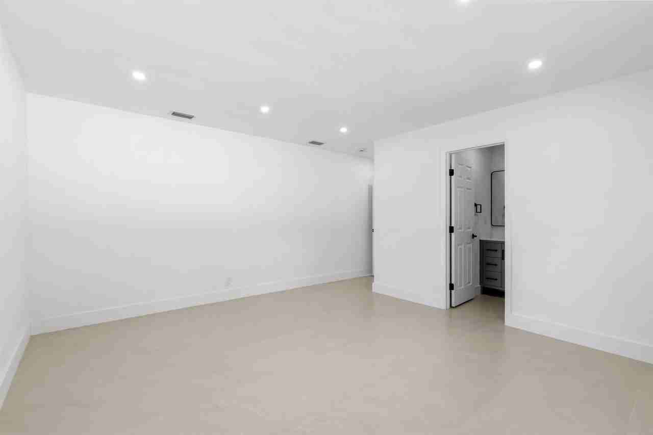 6573 Eaton St - Photo 3 of 13