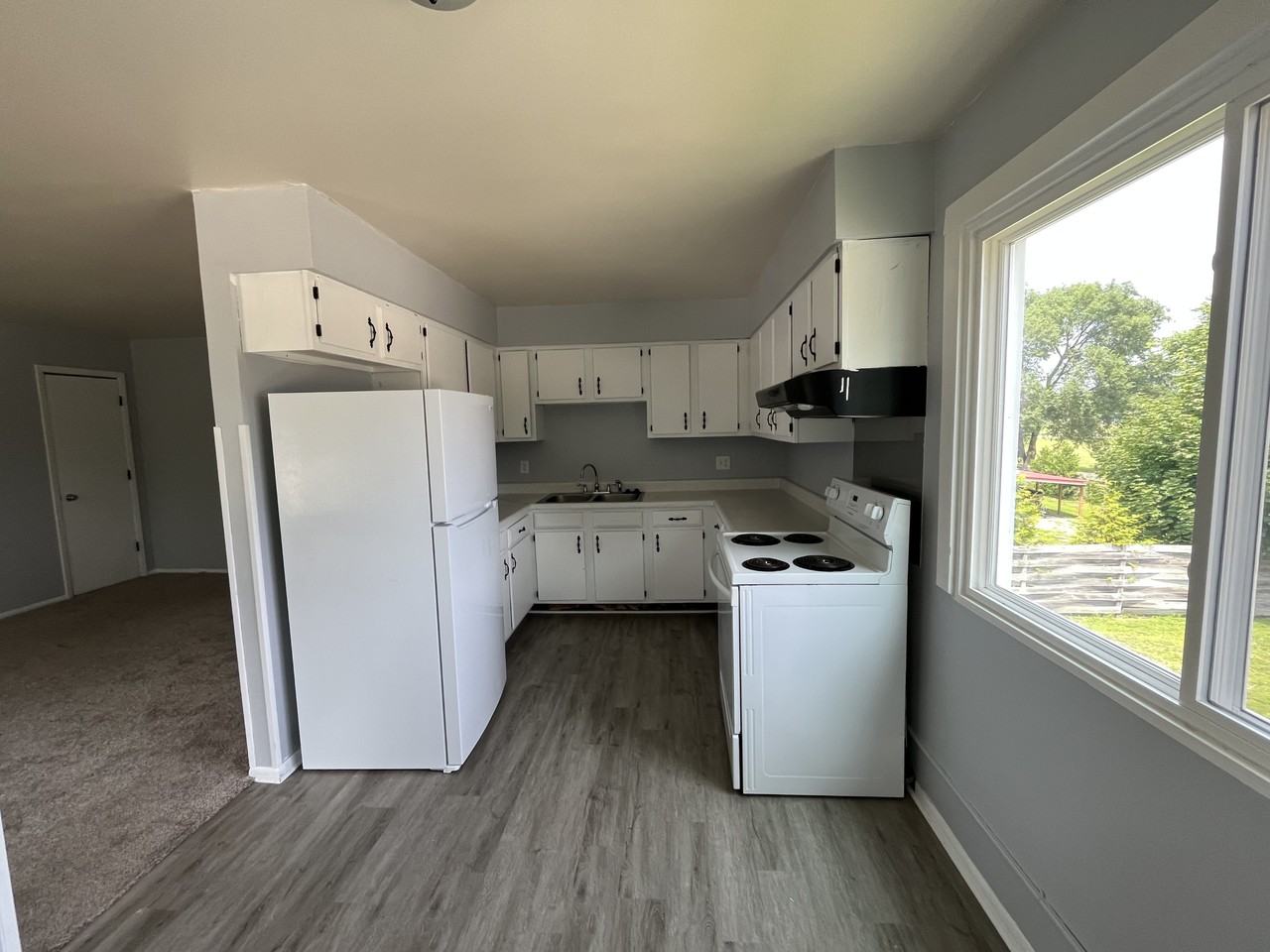 3704 Parkway Blvd #B - Photo 2 of 12