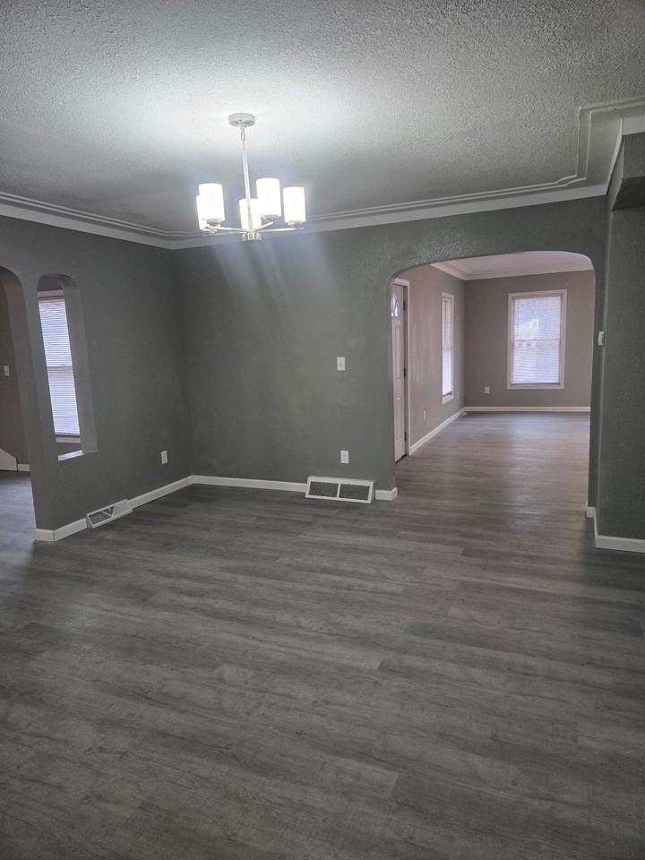 2110 Drouillard Rd - Photo 3 of 9