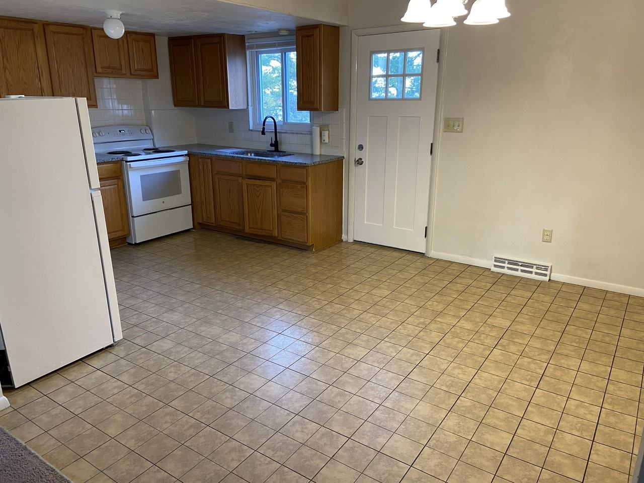 1250 Cliffside St #1246 - Photo 6 of 18