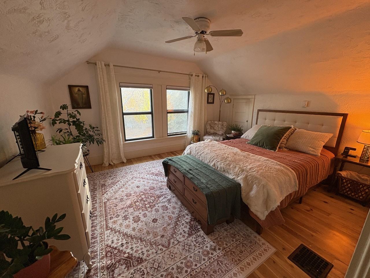 315 12th St - Photo 4 of 10