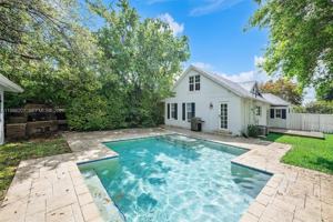 featured image of 285 Ne 105th St