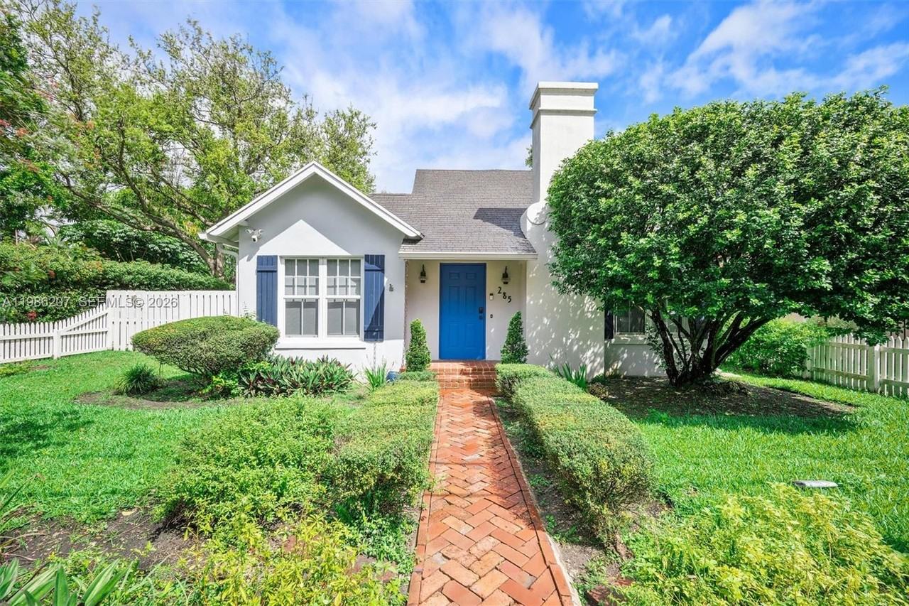 285 Ne 105th St - Photo 2 of 38