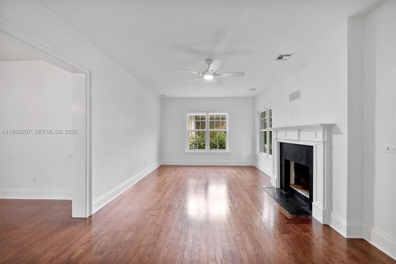 285 Ne 105th St - Photo 4 of 38