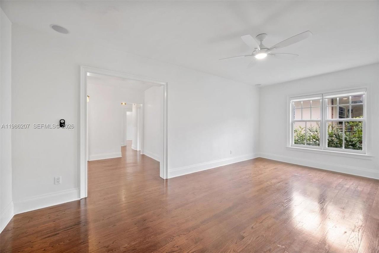 285 Ne 105th St - Photo 5 of 38