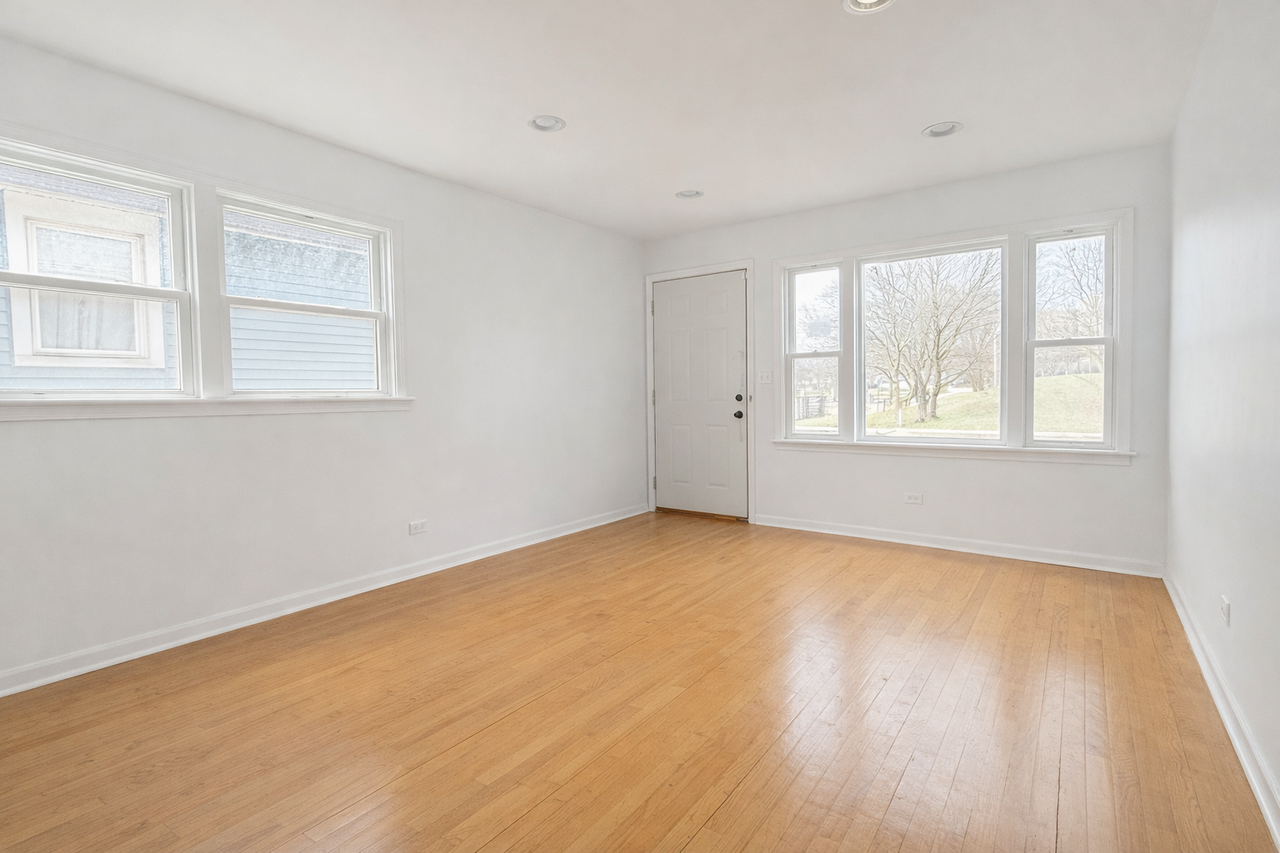 4259 N Narragansett Ave - Photo 4 of 13