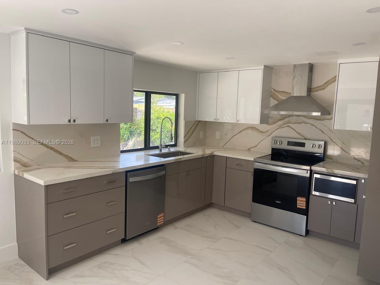 270 Nw 147th St - Photo 3 of 16