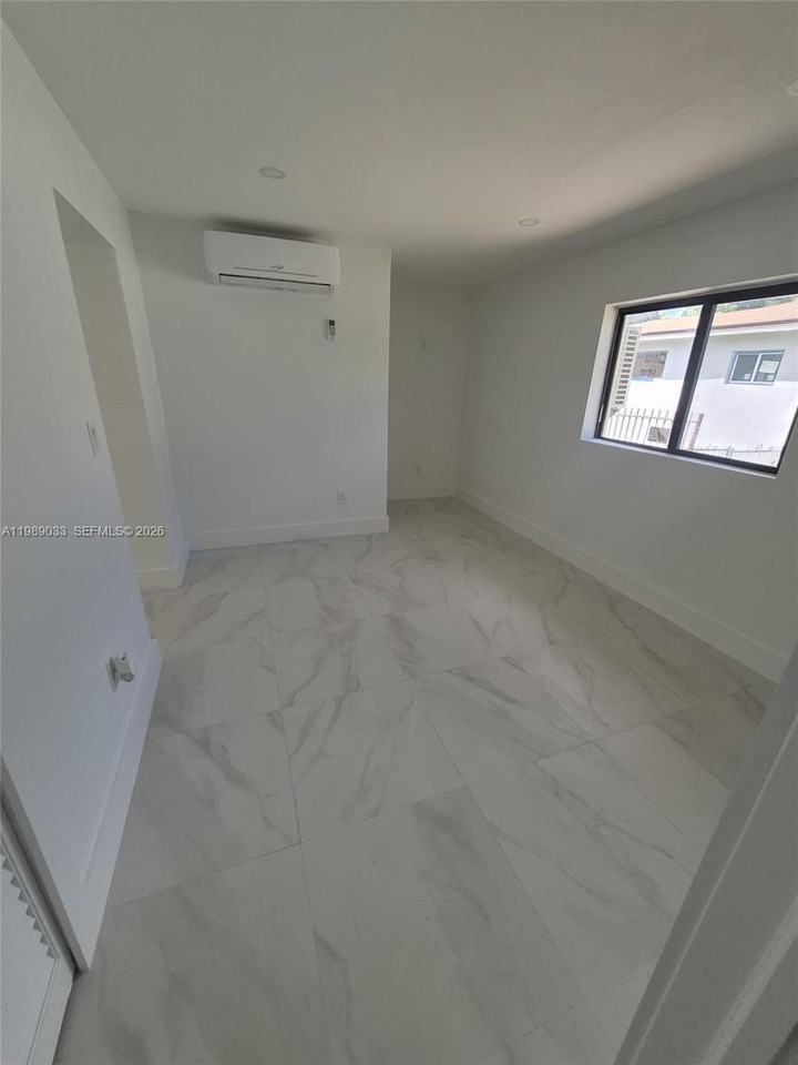 270 Nw 147th St - Photo 7 of 16