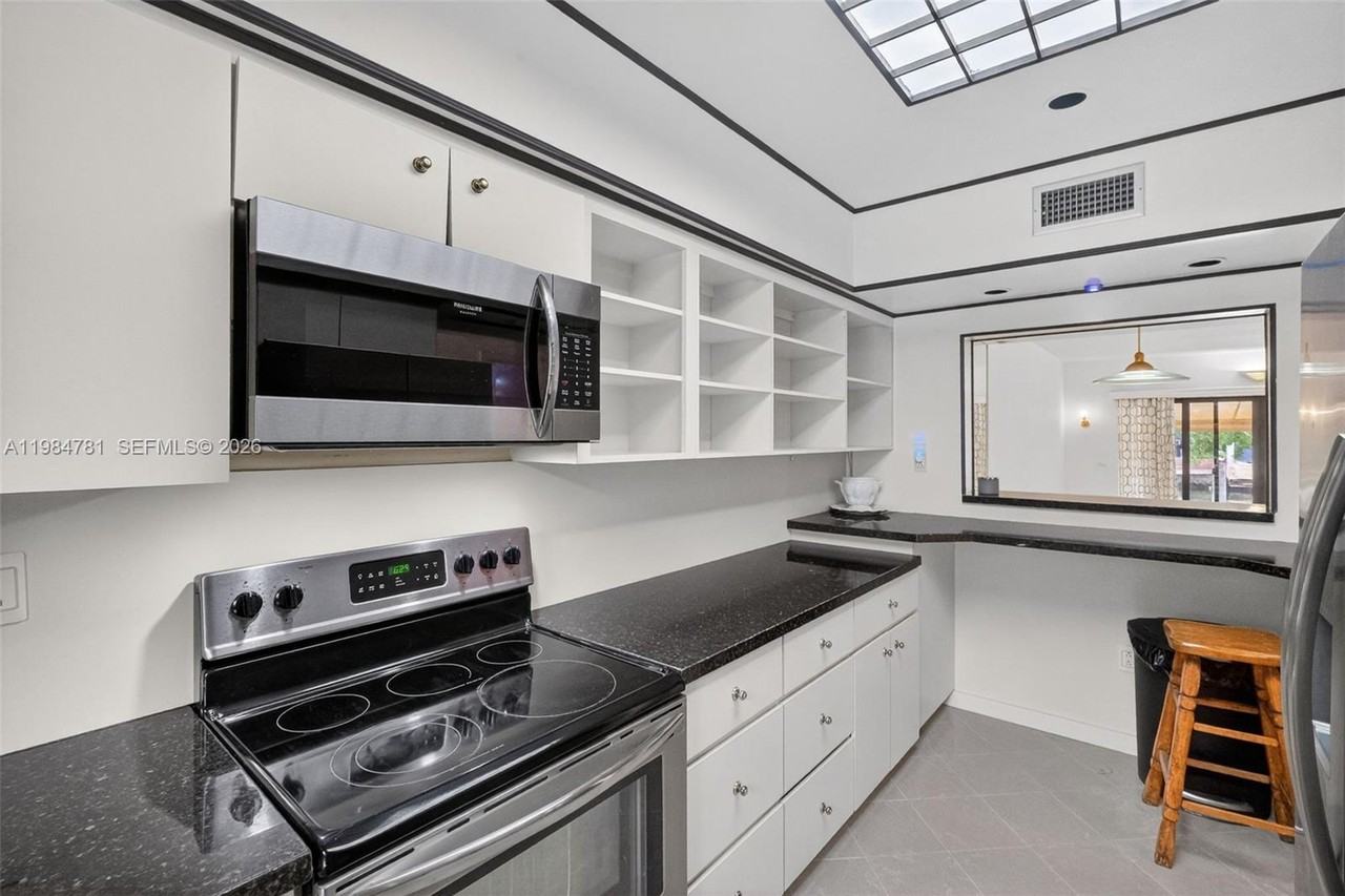 1626 Ne 105th St #1626 - Photo 3 of 23