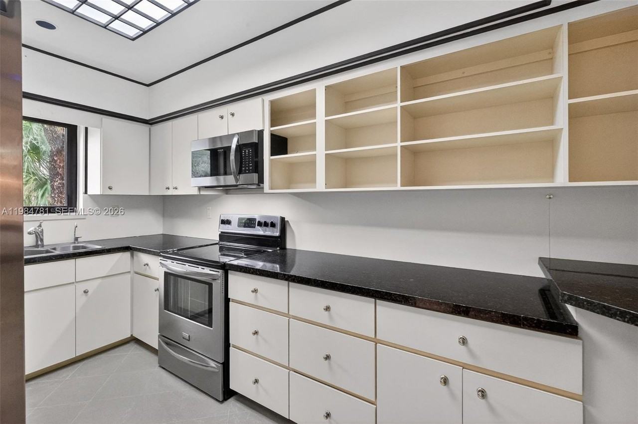 1626 Ne 105th St #1626 - Photo 4 of 23