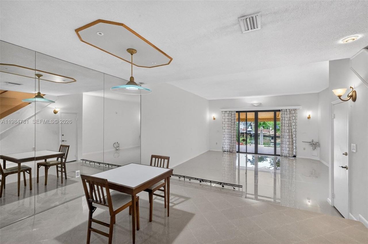 1626 Ne 105th St #1626 - Photo 5 of 23