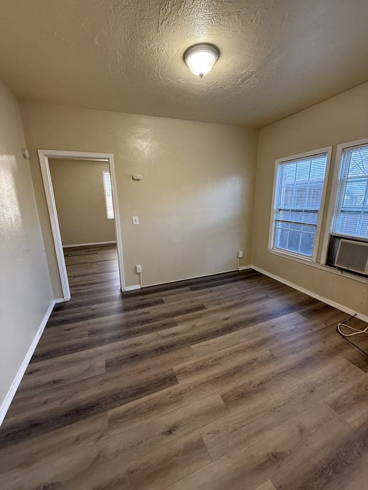 2218 S Taylor St #7 - Photo 4 of 10