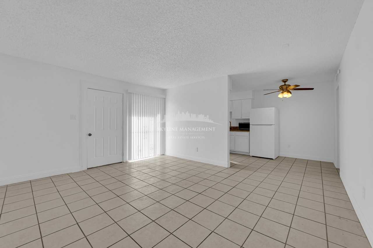 1308 N 22nd St #1 - Photo 3 of 20