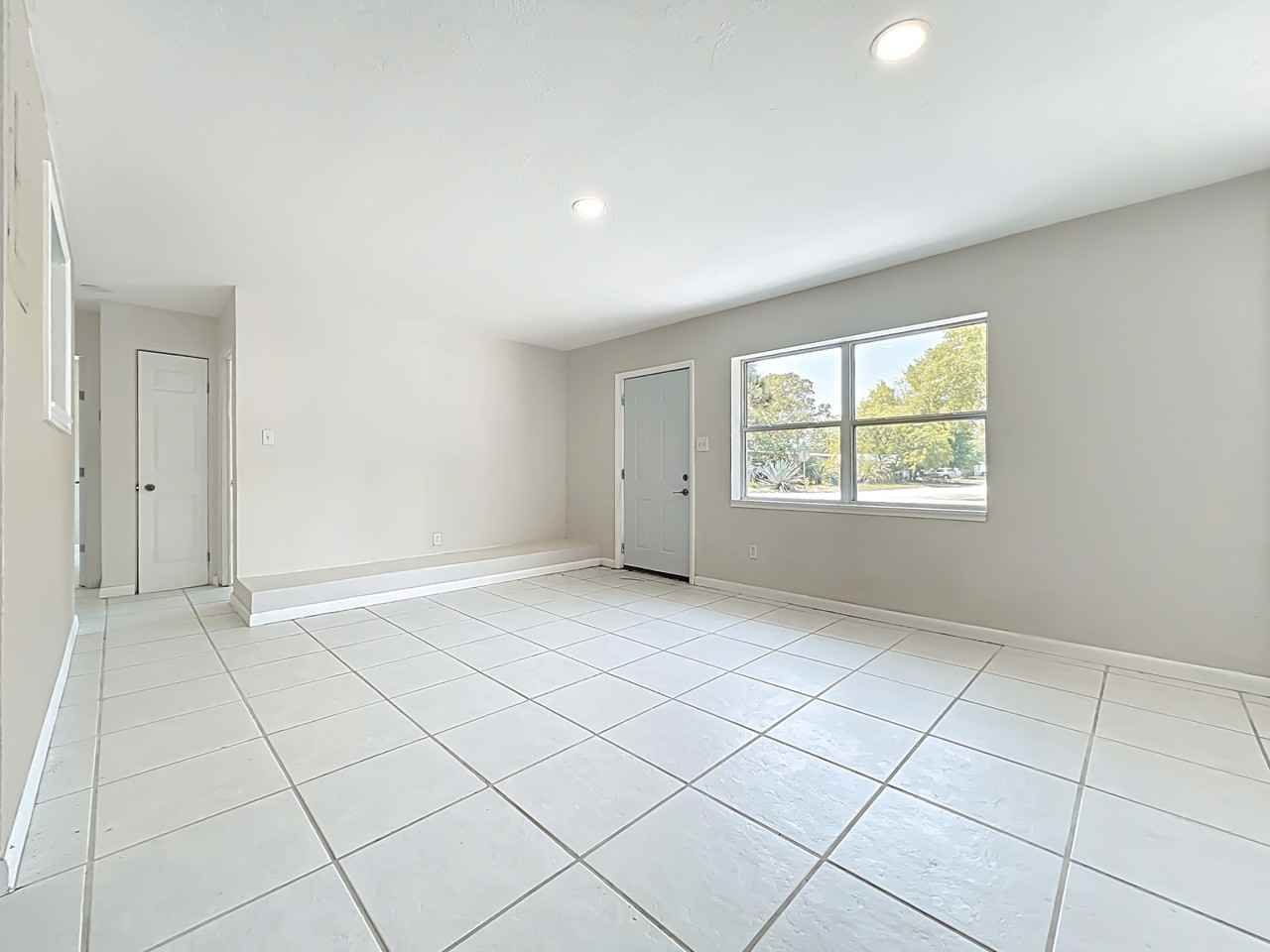 1424 Pineda St #1 - Photo 3 of 15