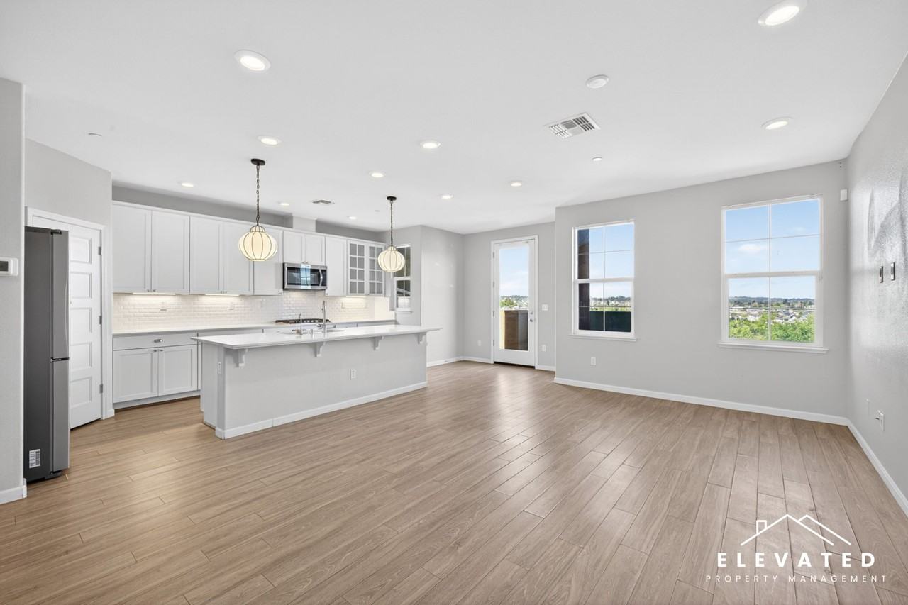 611 Jade St #1 - Photo 6 of 35