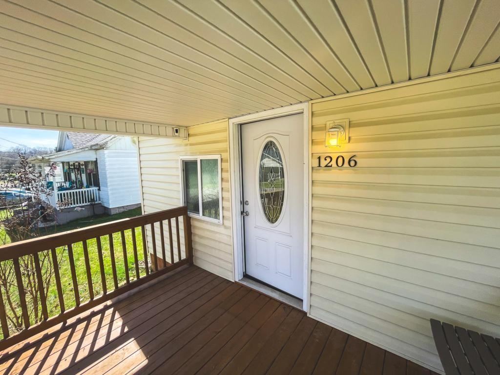 1206 Golf St - Photo 3 of 20