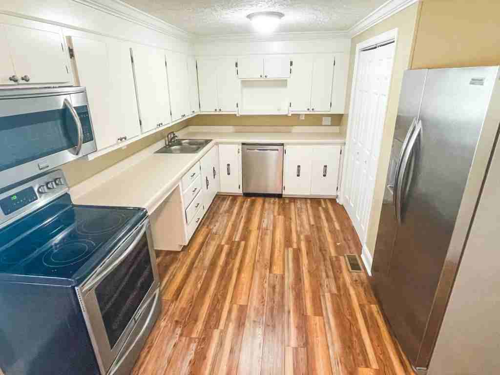 1206 Golf St - Photo 5 of 20