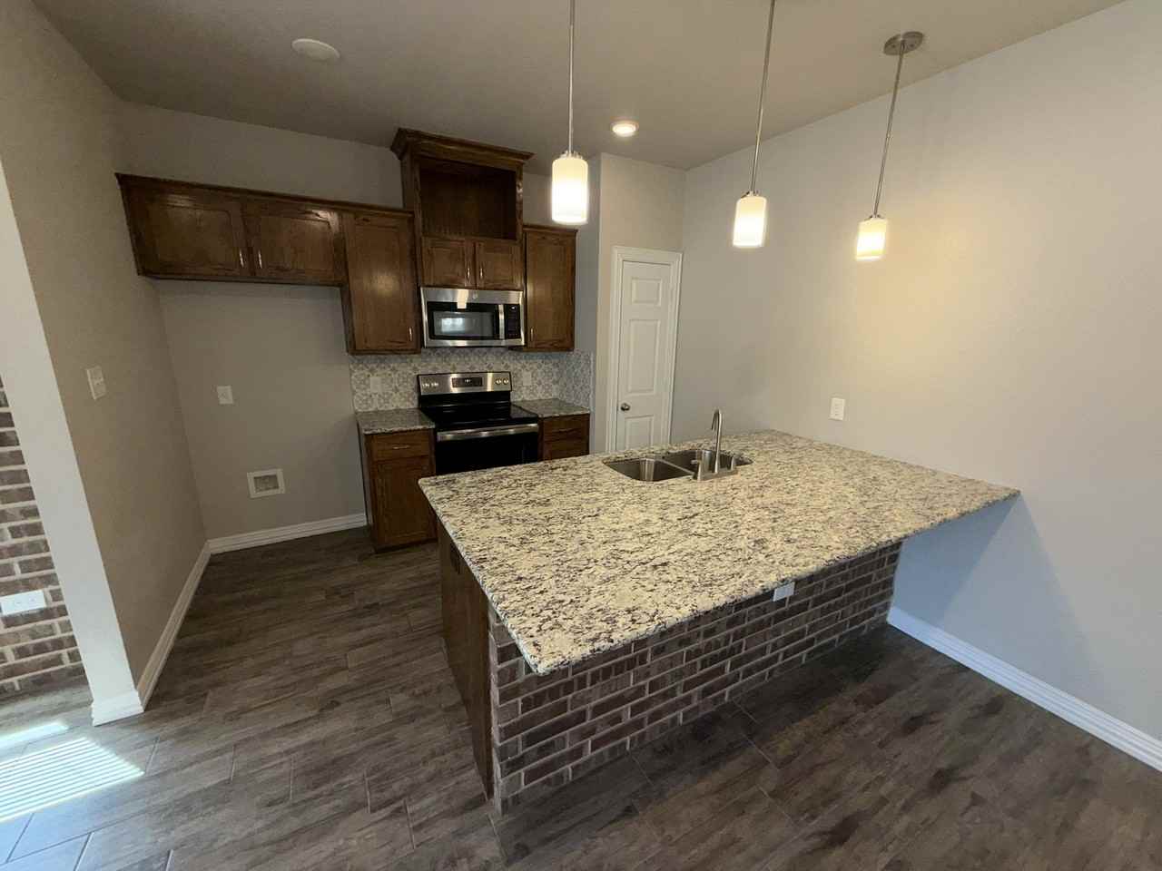 3010 Fenway Circle - Photo 3 of 13