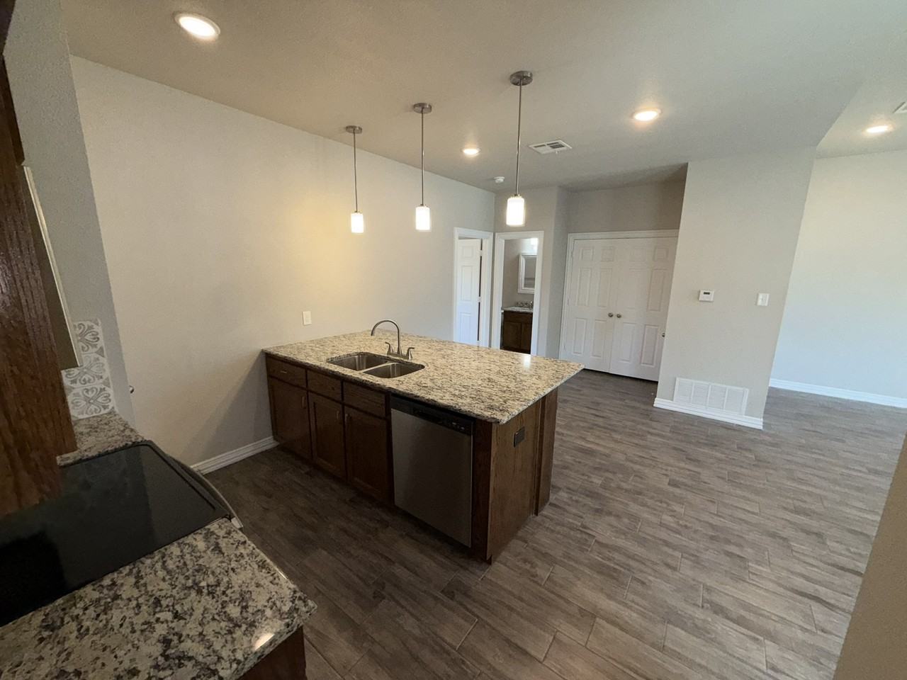 3010 Fenway Circle - Photo 4 of 13