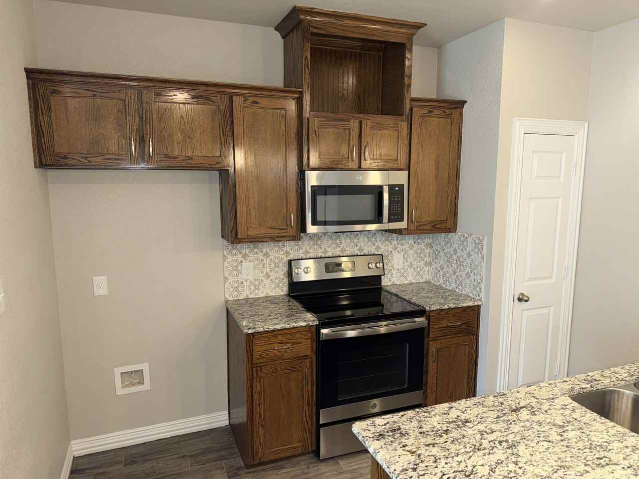 3010 Fenway Circle - Photo 5 of 13