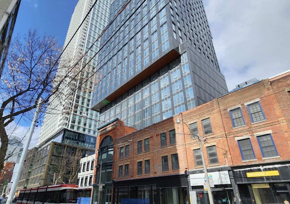 Queen St E - Photo 4 of 4