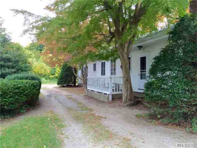 44 Atterbury Dr - Photo 2 of 19