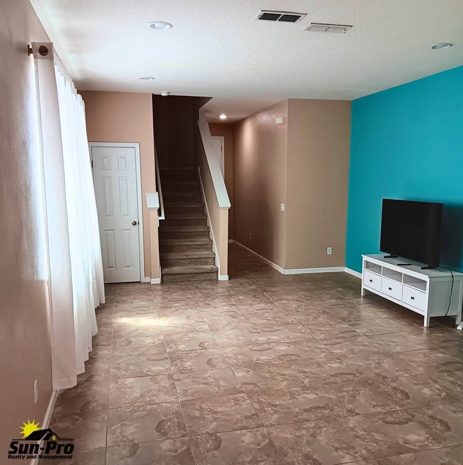 601 Mount Olympus Blvd - Photo 3 of 10