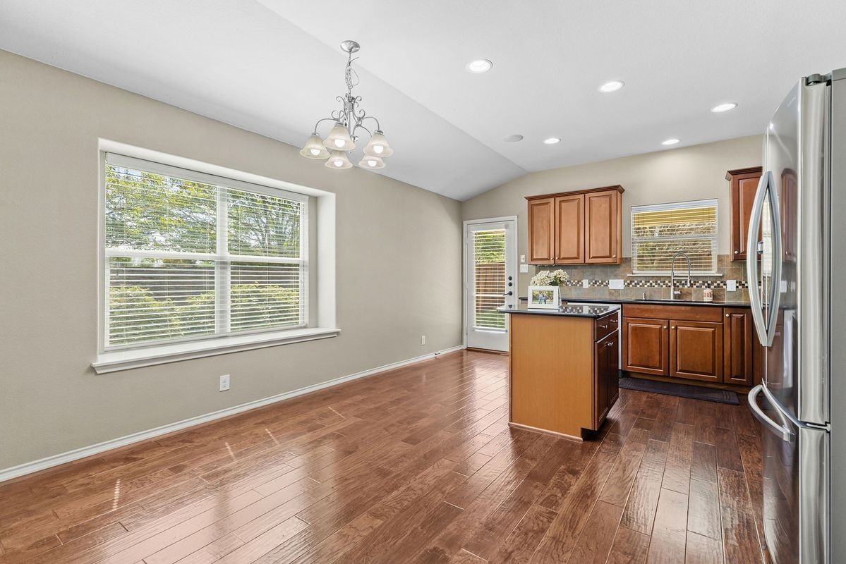 1621 Westmeadow Trl - Photo 6 of 35