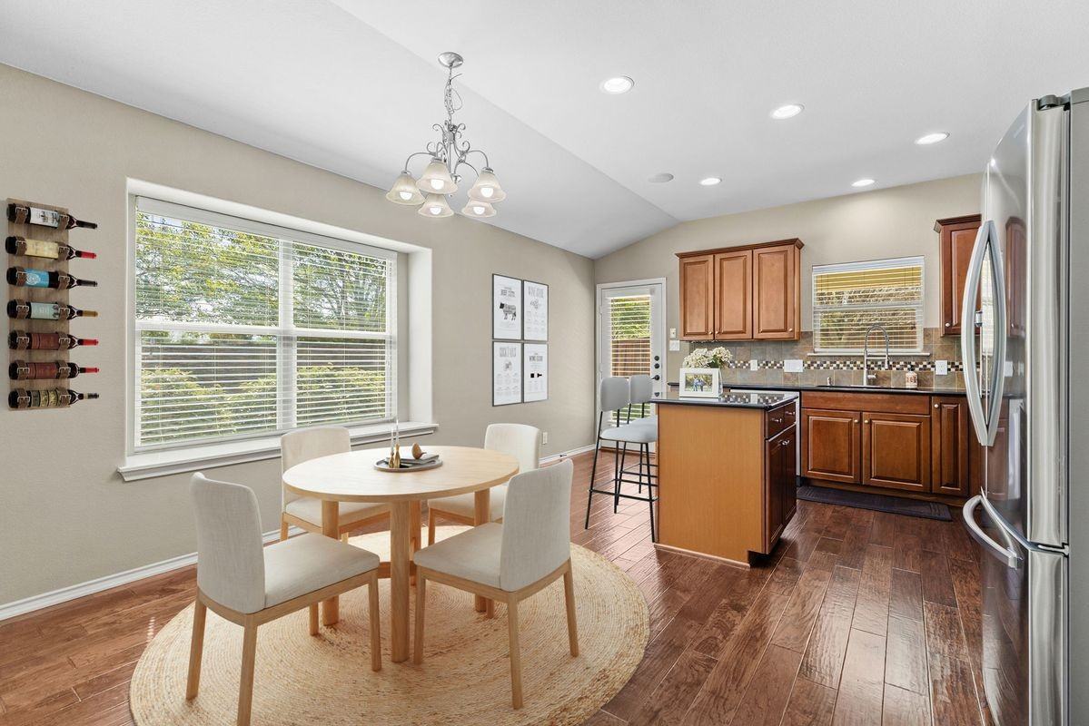 1621 Westmeadow Trl - Photo 7 of 35