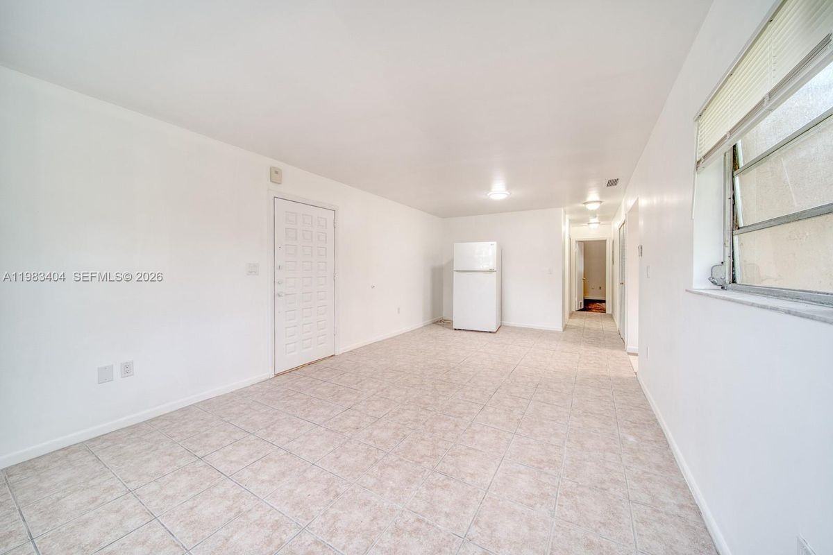 300 Ne 143rd St ##306 - Photo 2 of 3