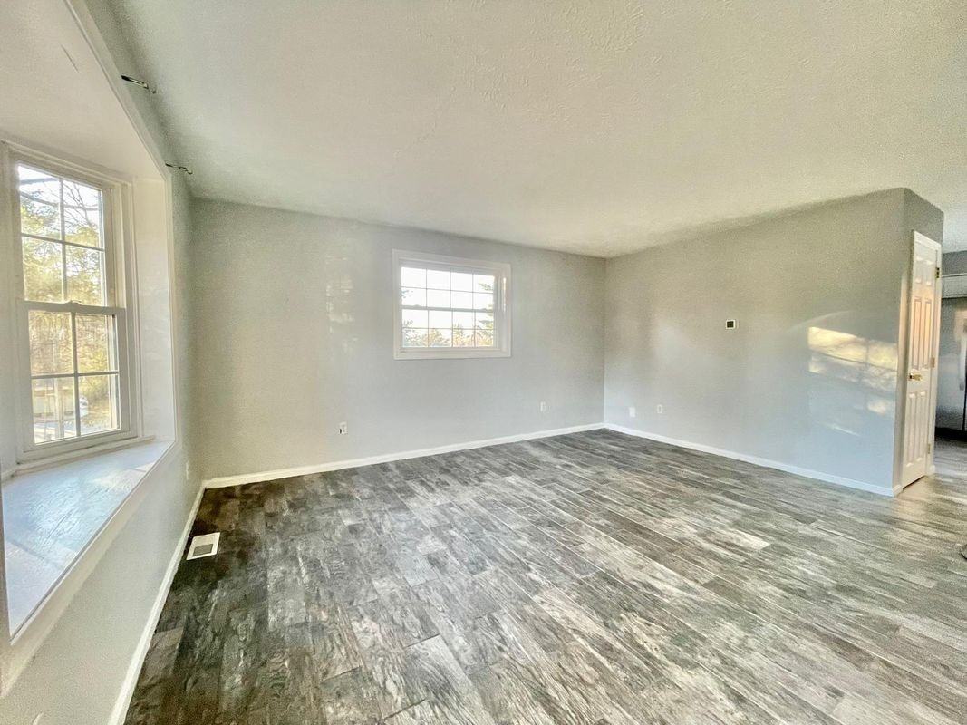 83 Derryfield Ct - Photo 3 of 22