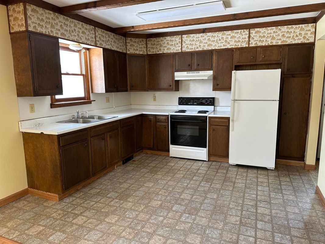 118 Central Ave - Photo 4 of 11