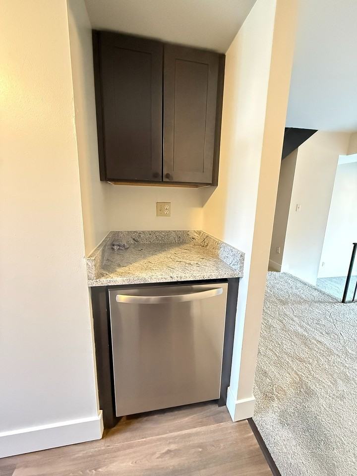 Sutton Place Apartments and Townhomes - Photo 4 of 50