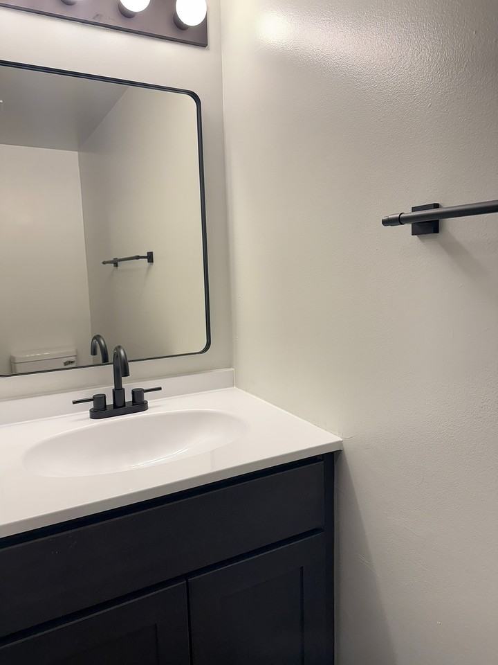 Sutton Place Apartments and Townhomes - Photo 5 of 50