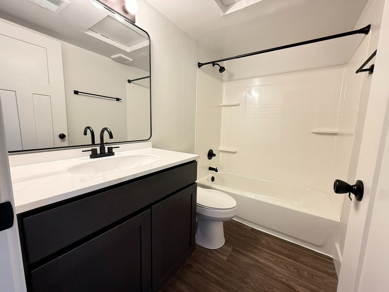 Sutton Place Apartments and Townhomes - Photo 7 of 50