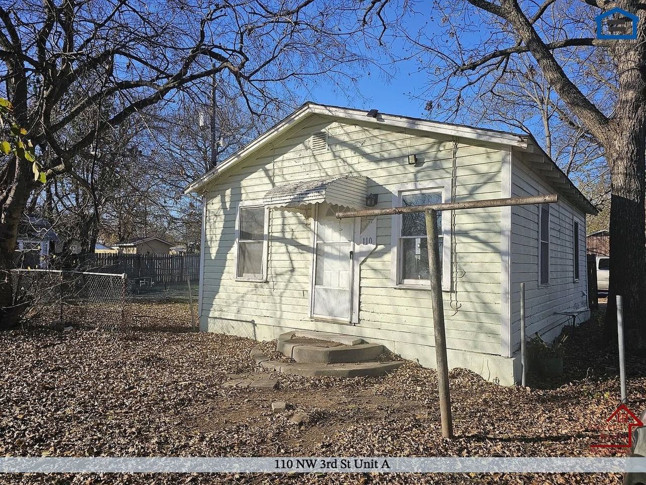 110 Nw 3rd St #A - Photo 2 of 7