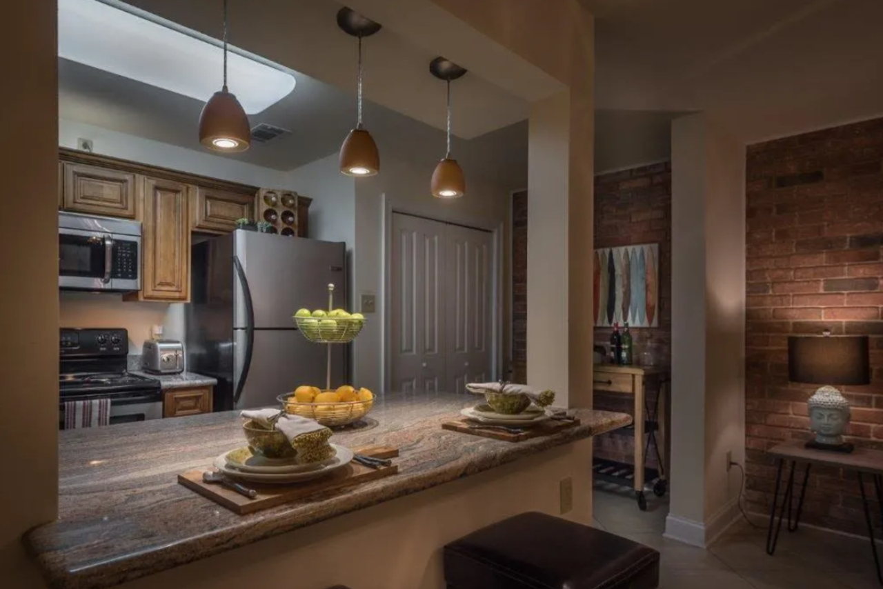 Beautiful & Spacious Apartments in the Heart of Metairie! - Photo 3 of 8