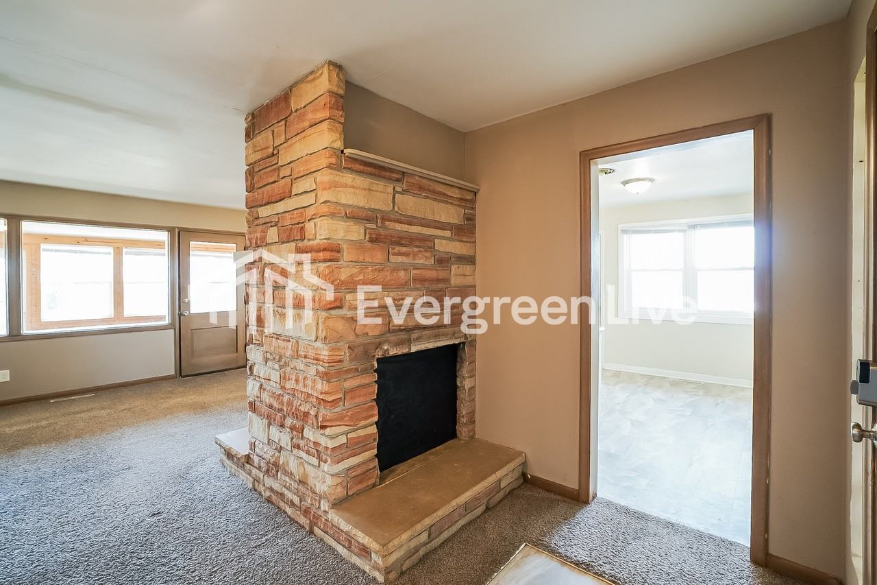 2103 Crawford St - Photo 2 of 15