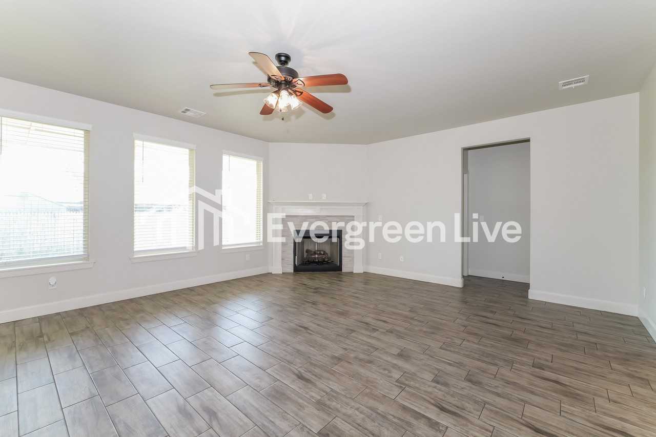 932 N Windermere Dr - Photo 2 of 15