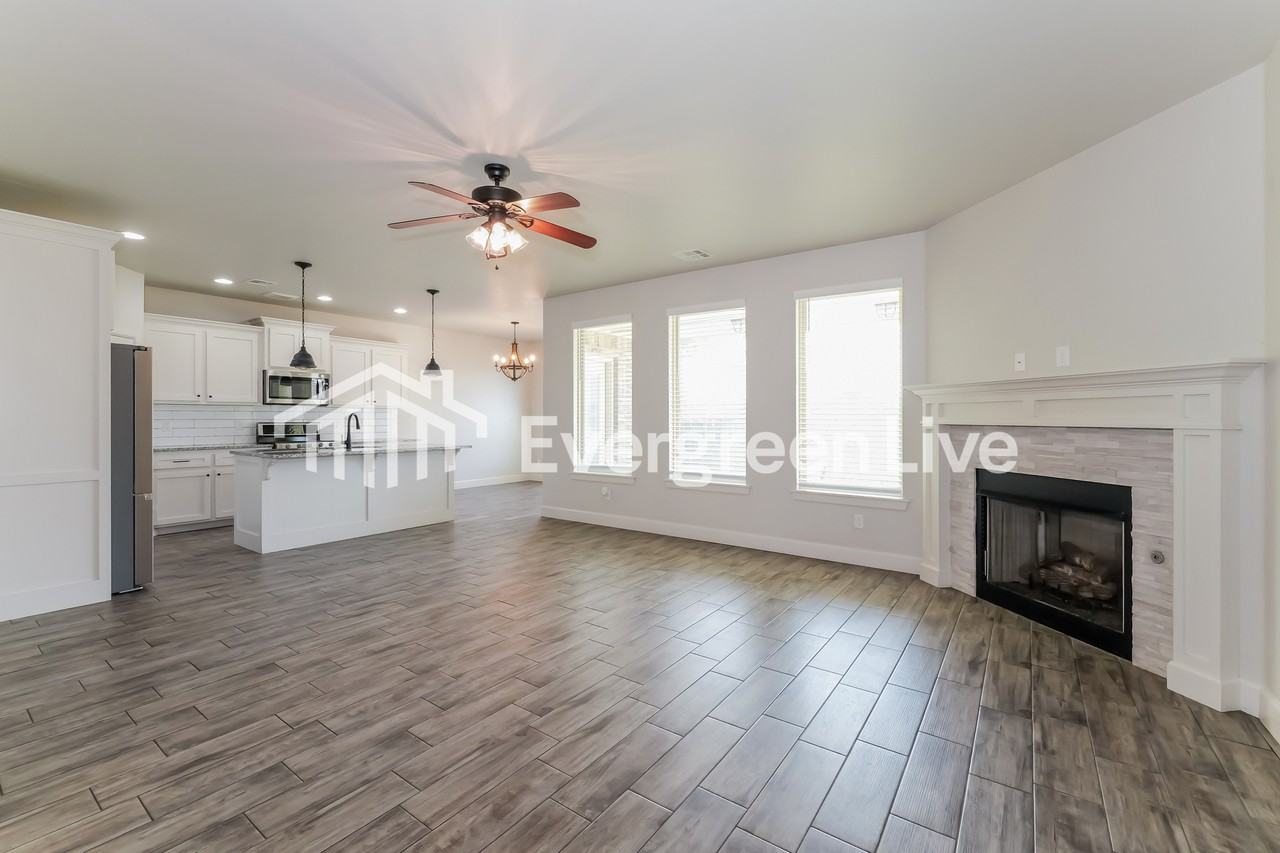 932 N Windermere Dr - Photo 3 of 15