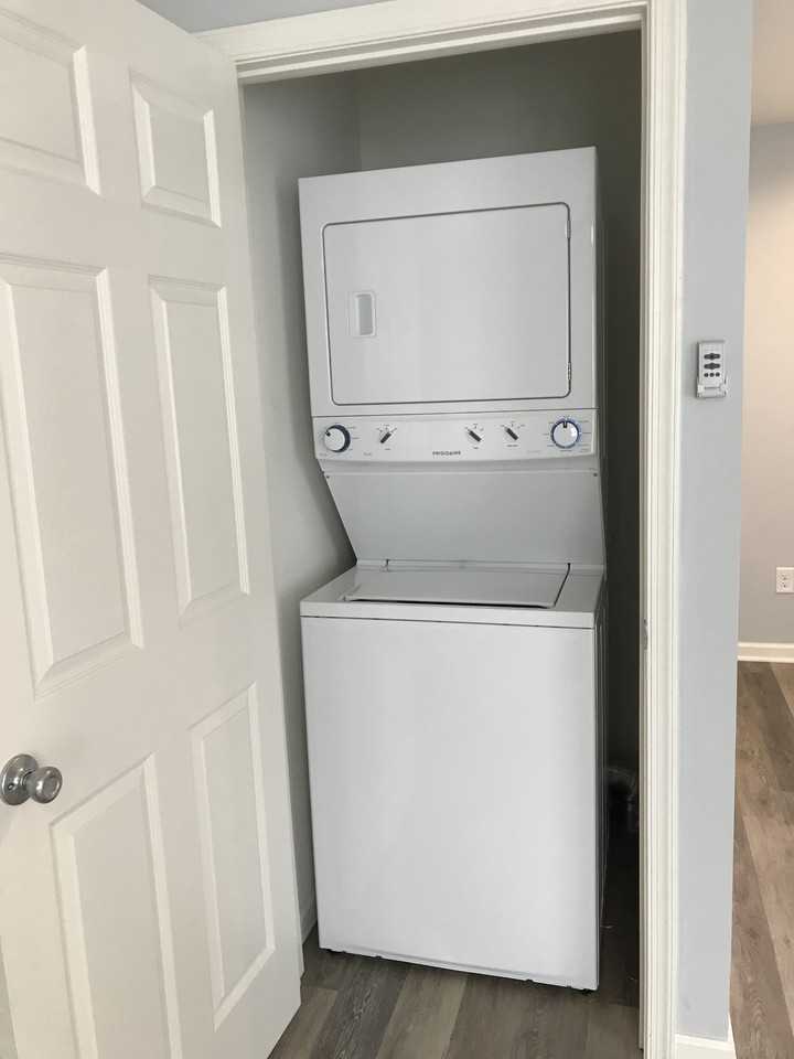 225 Plazaview Rd #D - Photo 3 of 5