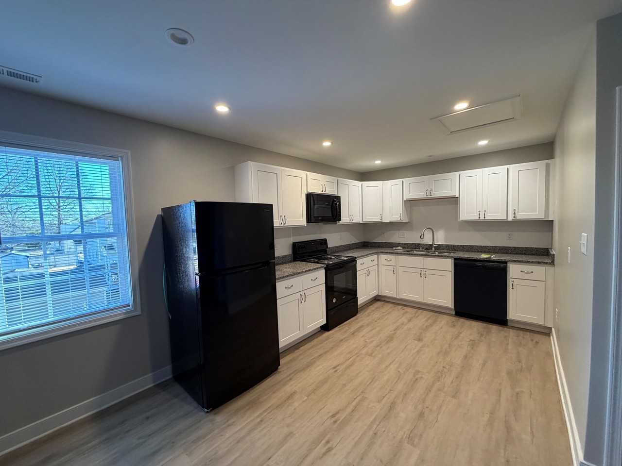 225 Plazaview Rd #D - Photo 4 of 5