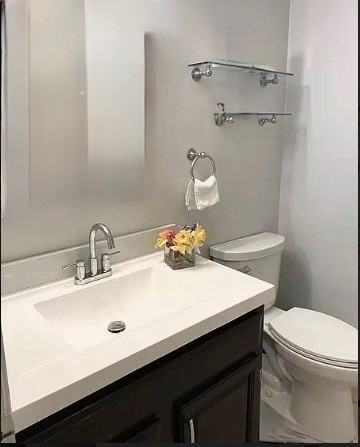 48 Strawberry Hill Ave #13 - Photo 5 of 13