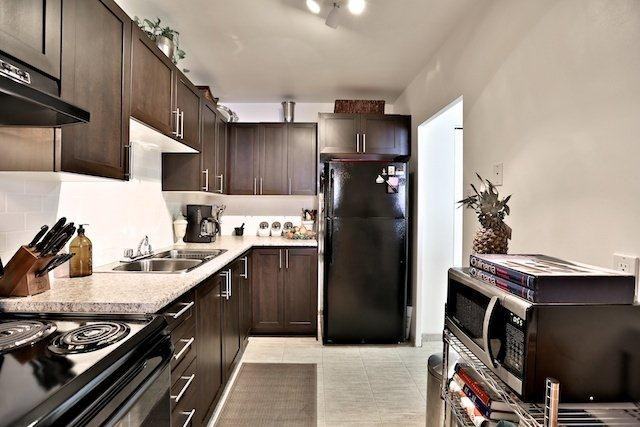 11 Shallmar Boulevard Toronto - Photo 3 of 18