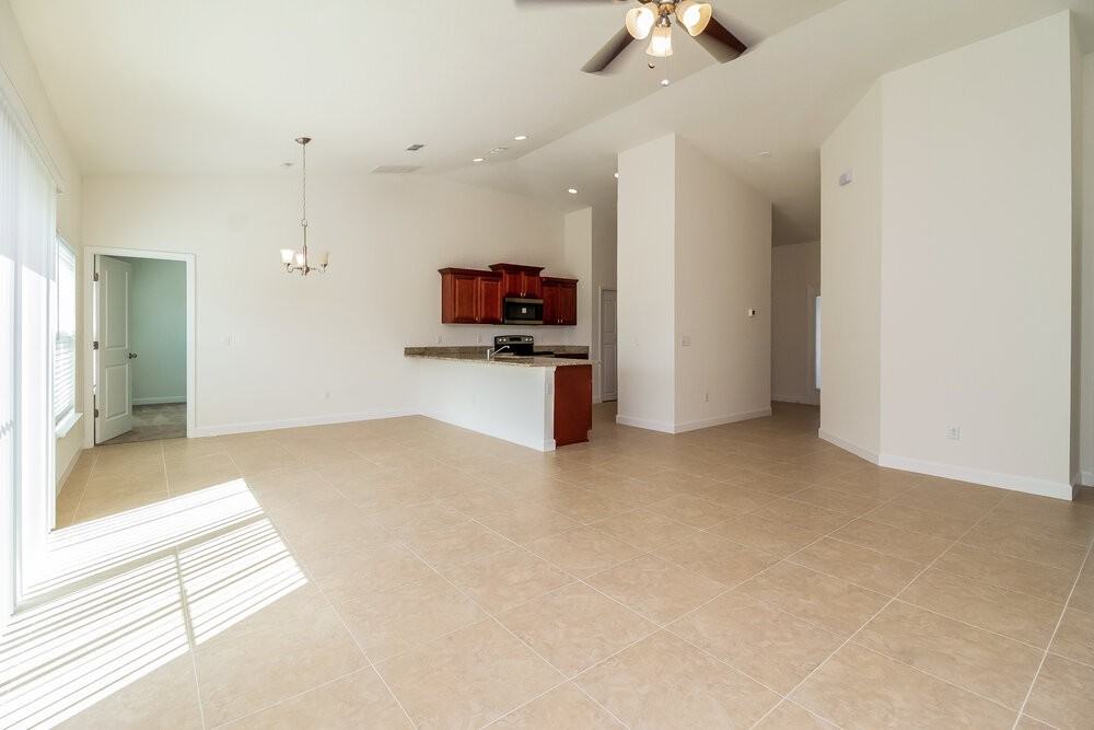 101 Burlington Pl - Photo 4 of 16