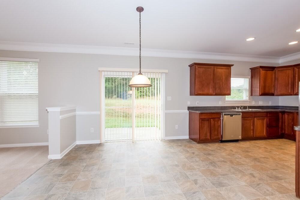 3906 Herkimer Dr - Photo 6 of 16