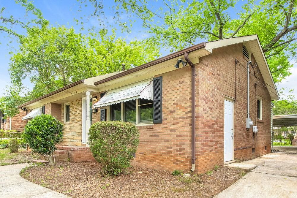 3924 Broadview Dr - Photo 3 of 15