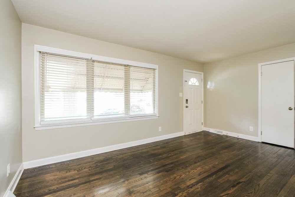 3924 Broadview Dr - Photo 5 of 15